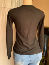 Load image into Gallery viewer, Black long sleeve tee … says Xs can fit up to M
