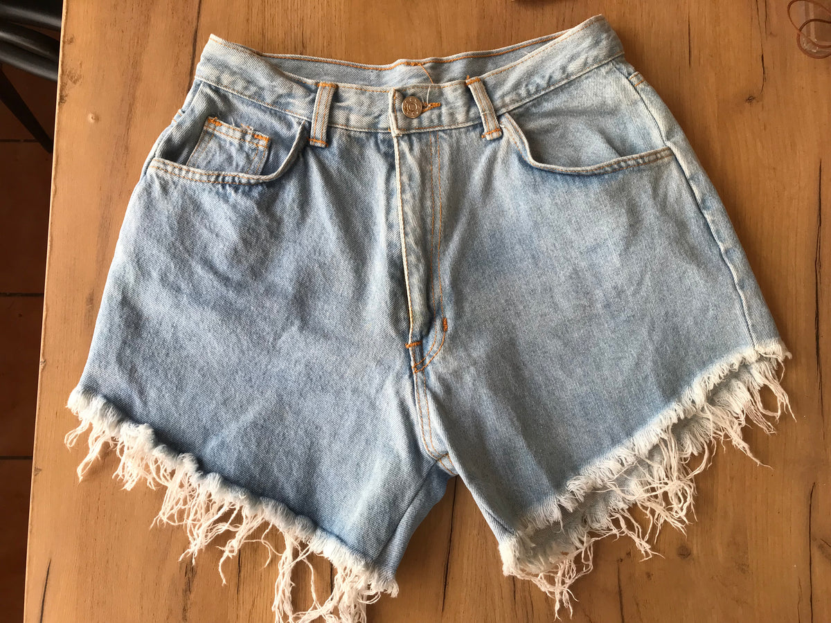 Vintage high waist light wash shorts fray edge ^^^ w27 / s