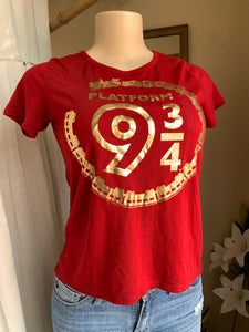 Red Harry Potter metallic merch tee … M