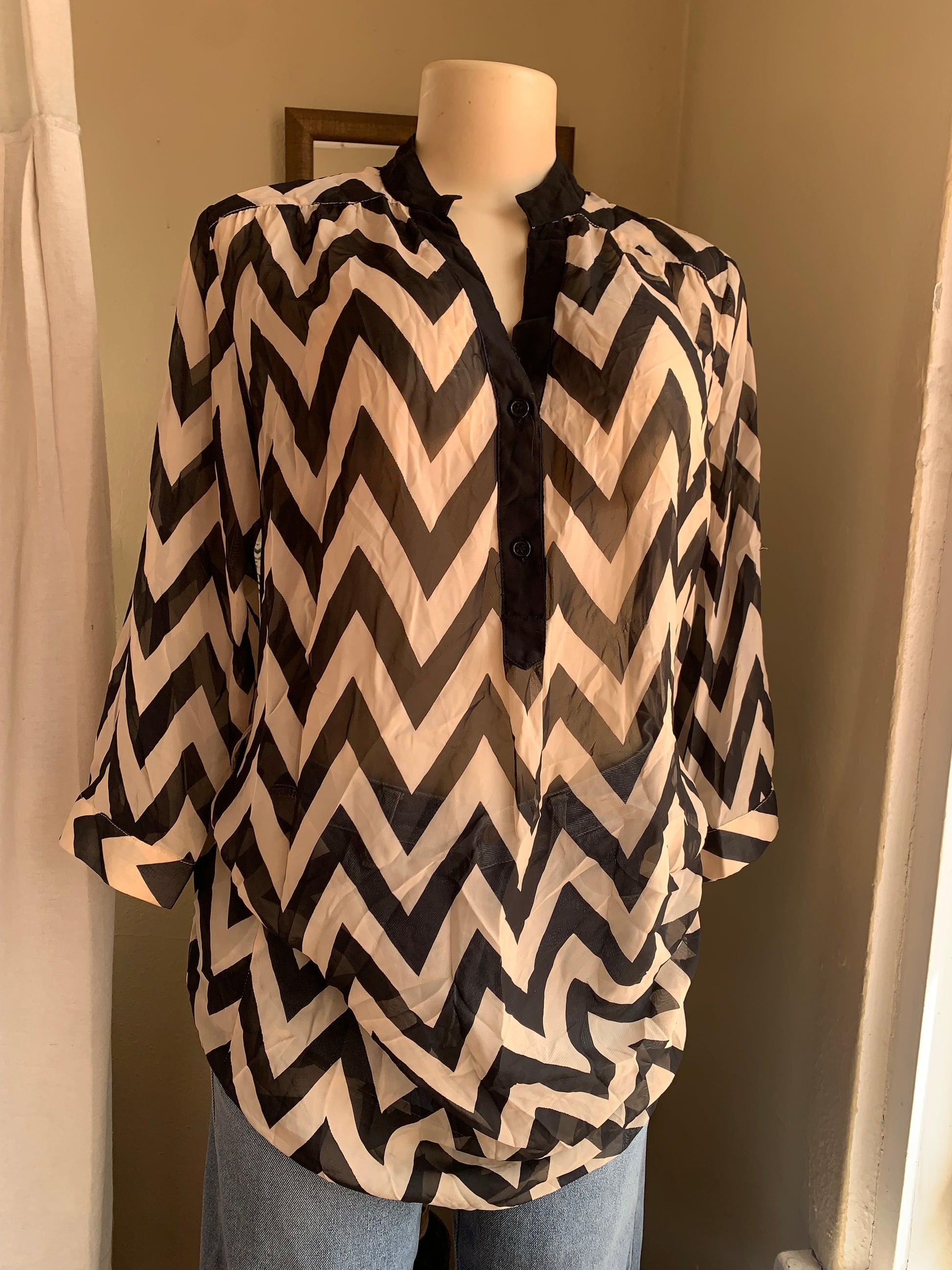 b&w sheer zigzag long sleeve blouse … M