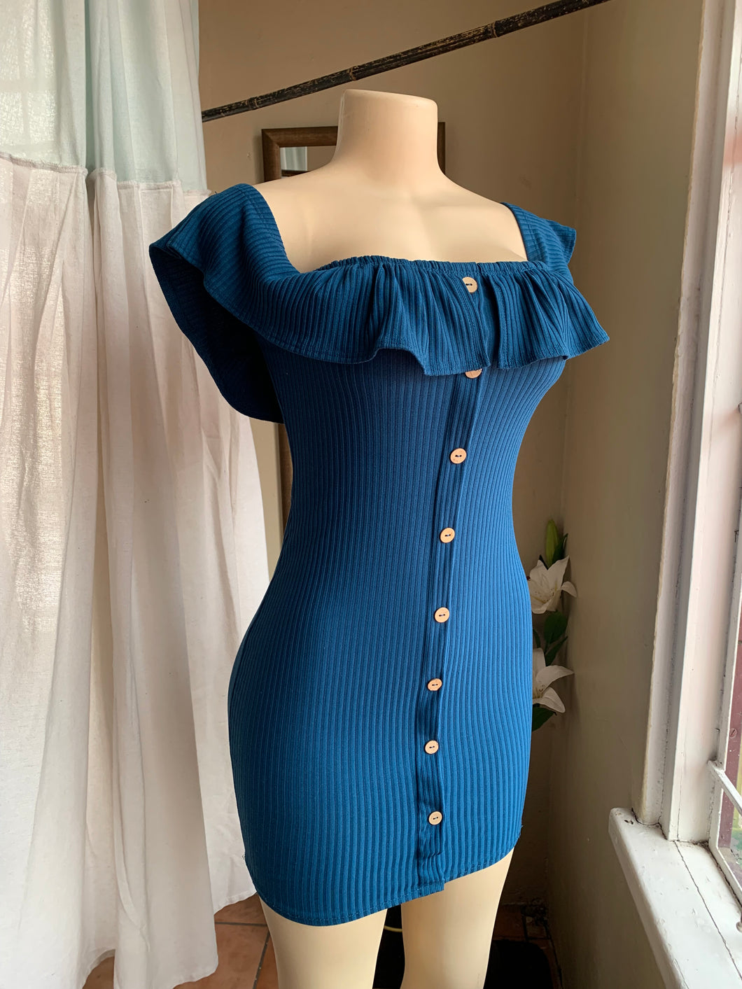 Off the shoulder ruffle sleeve mini dress / slll
