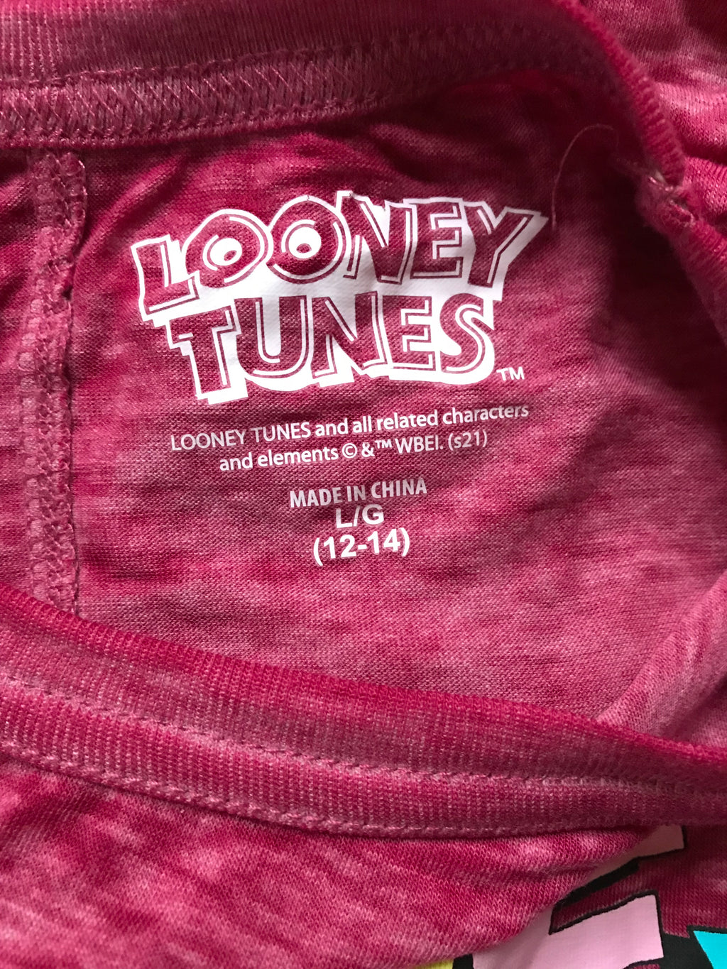 Looney Tunes magenta graphic tee ;;; cotton ...  large ,,, unworn