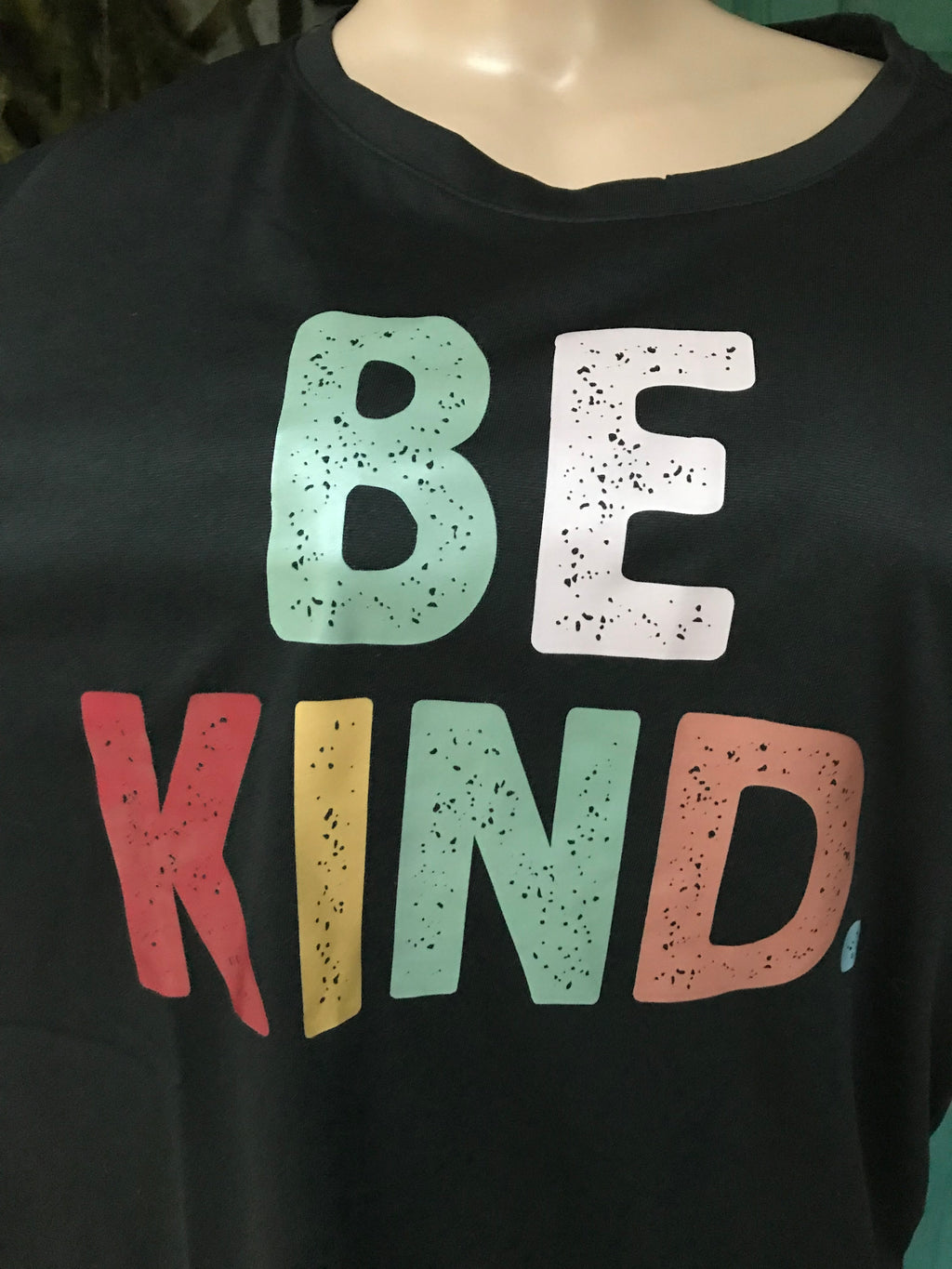 Black be kind graphic tee... /XL : 4x