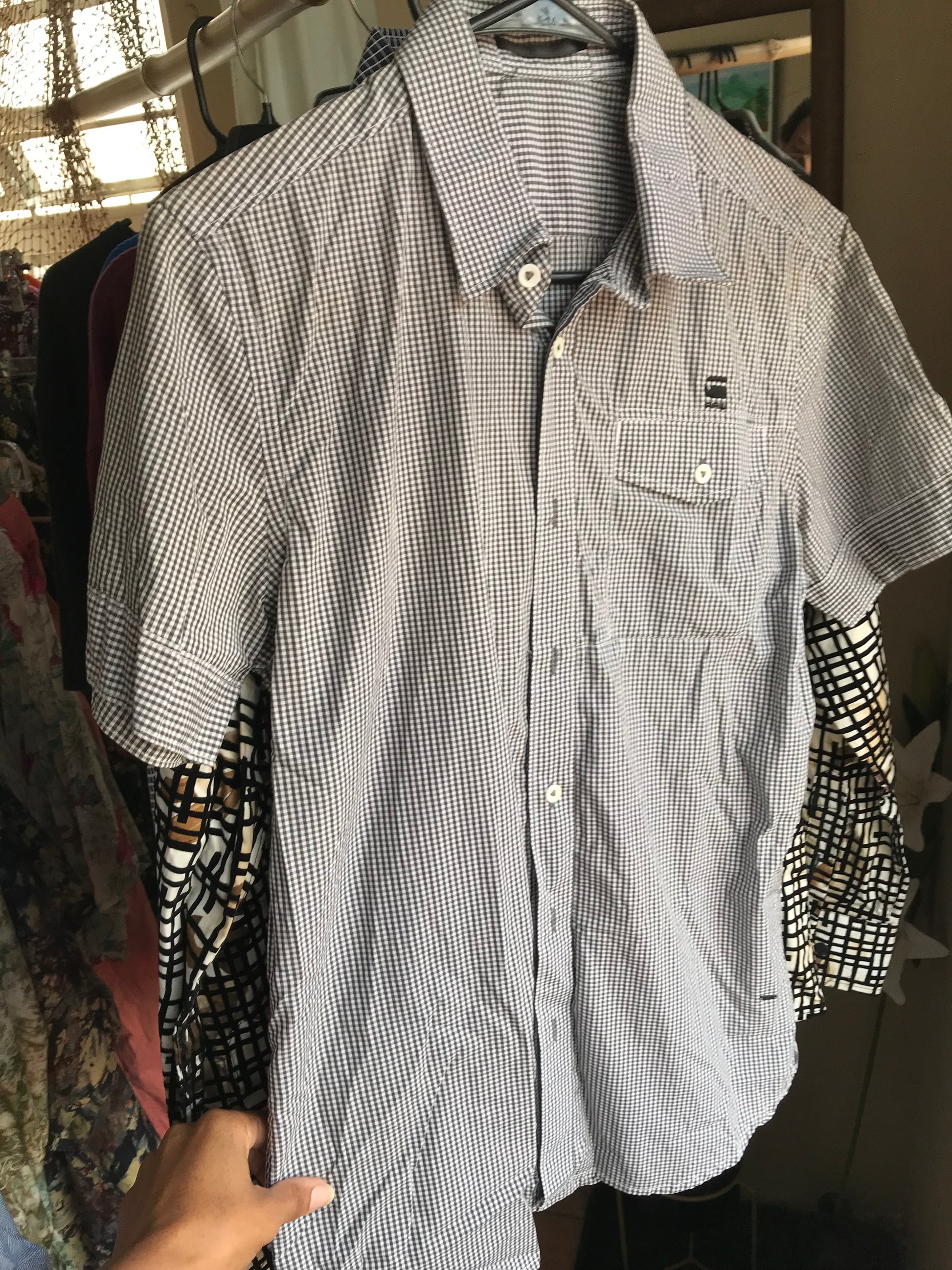 mens grey fine plaid short sleeve shirt... S