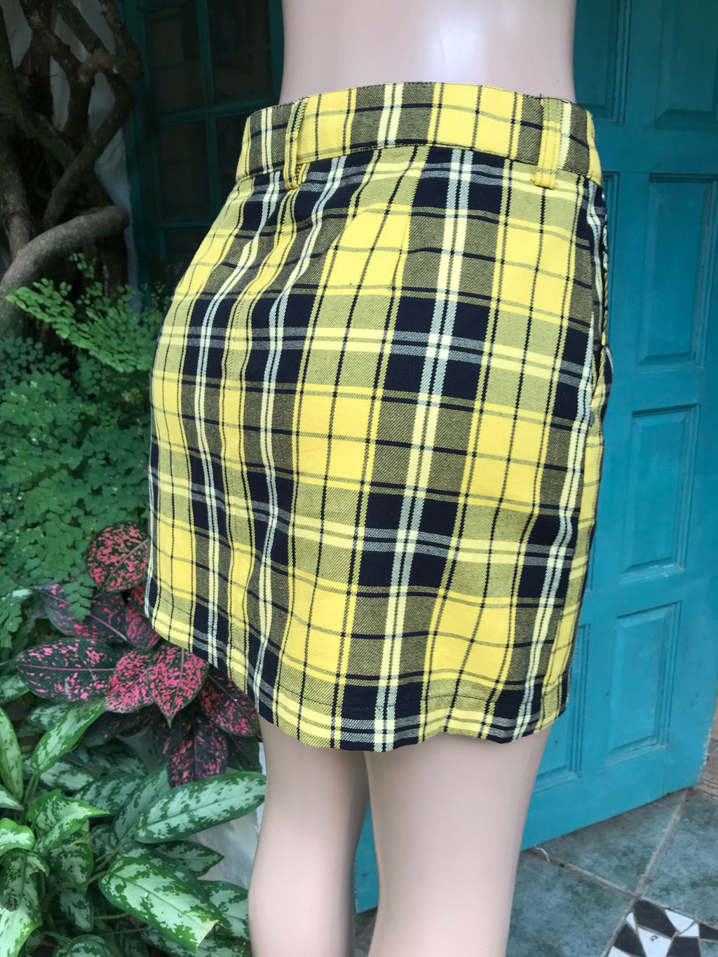 F21 Yellow plaid zip front fashion mini skirt. M