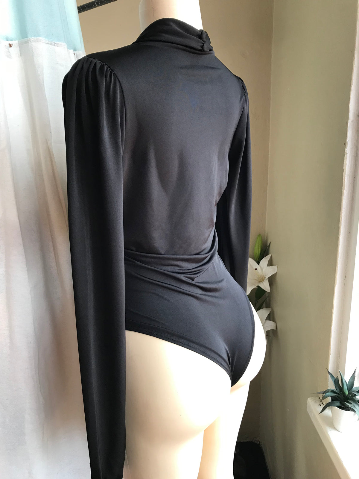 WHITE Necktie spandex bodysuit long sleeve ... M