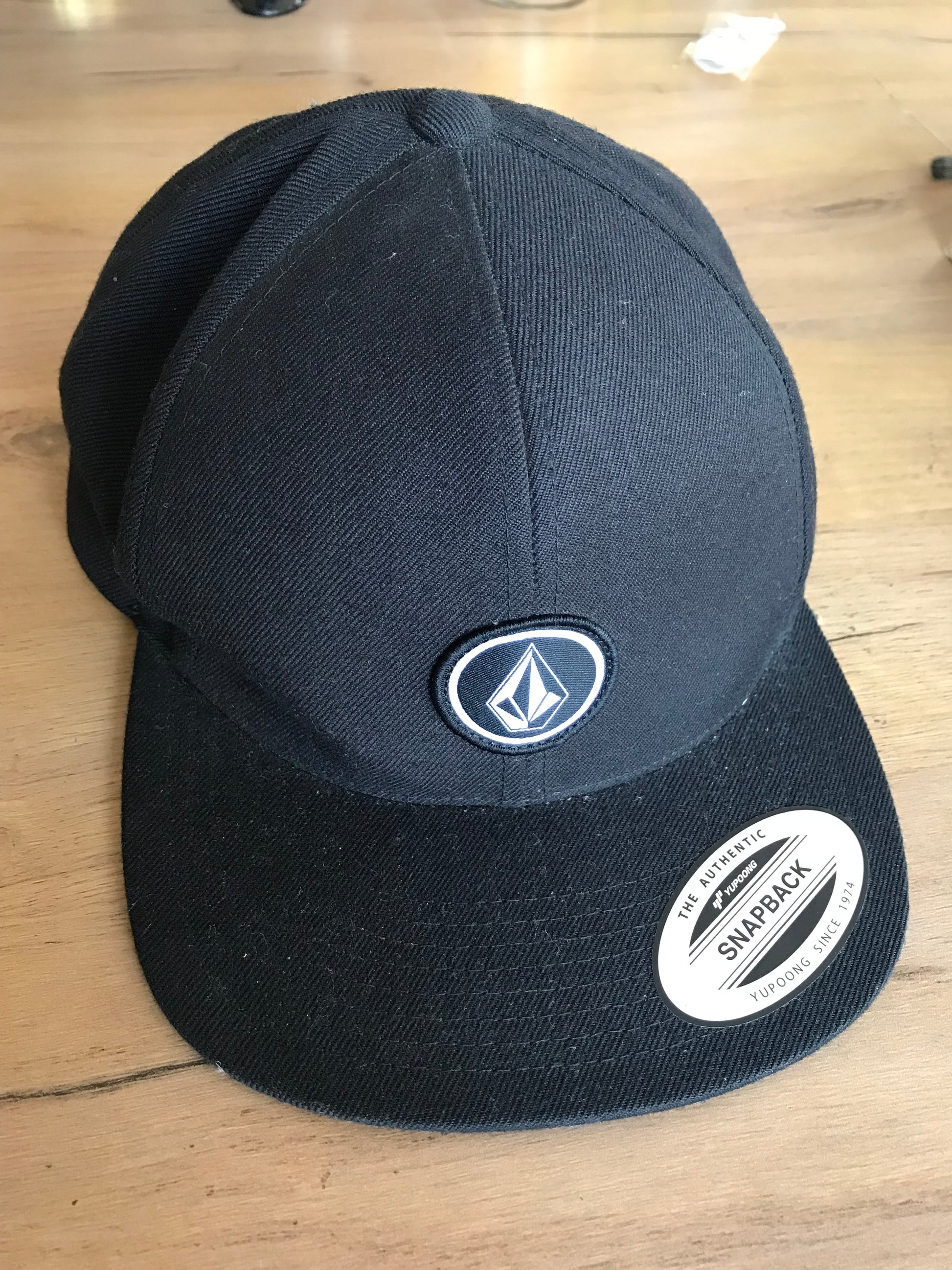 New Volcom black snapback ;;; men's / unisex