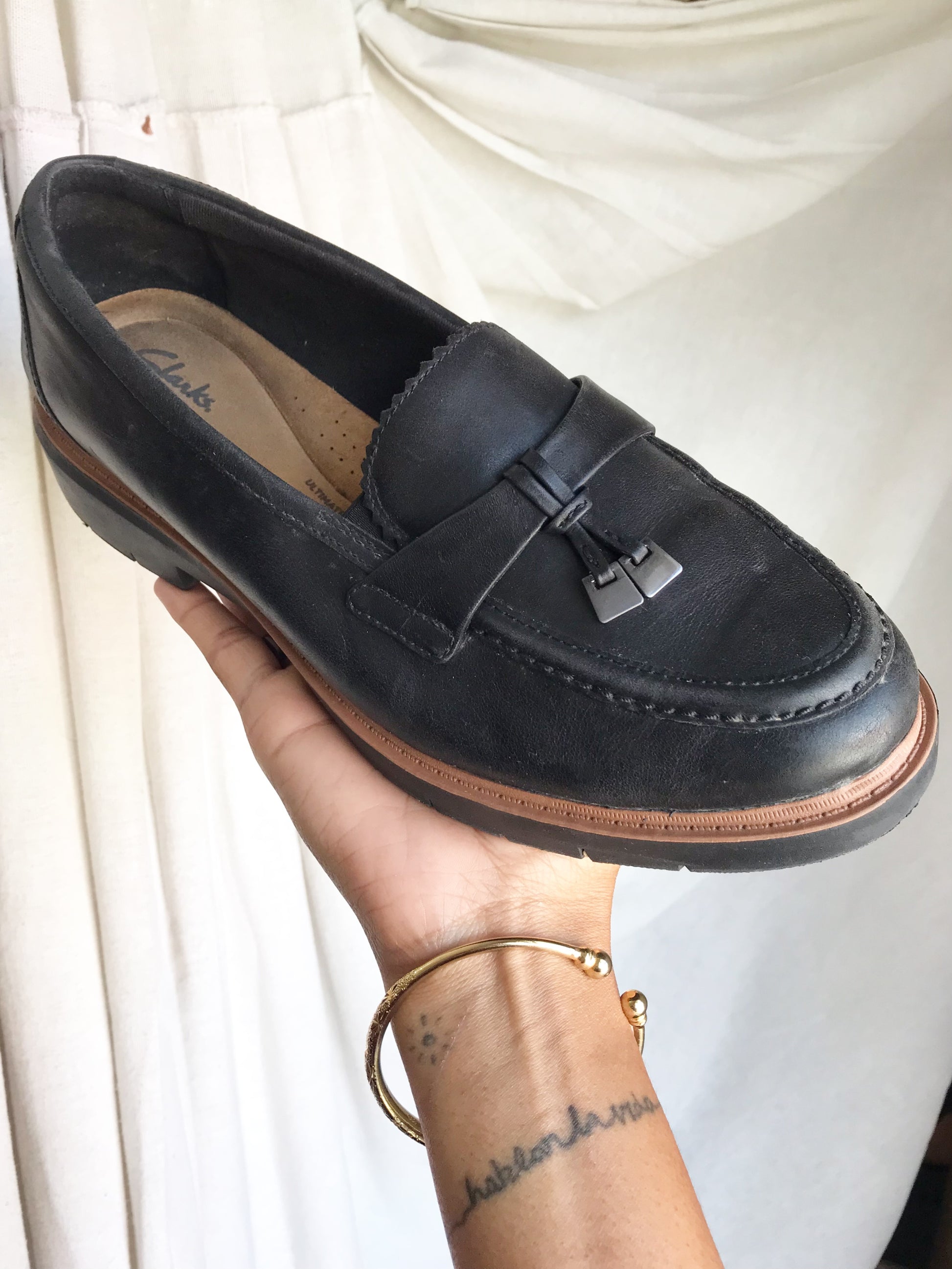 original CLARKS "Westlynn" Ultimate Comfort black leather tassel  /// size 9 or 9.5