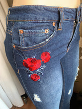 Load image into Gallery viewer, Rose detail dark wash skinny jeans with stretch says size 7 :::
