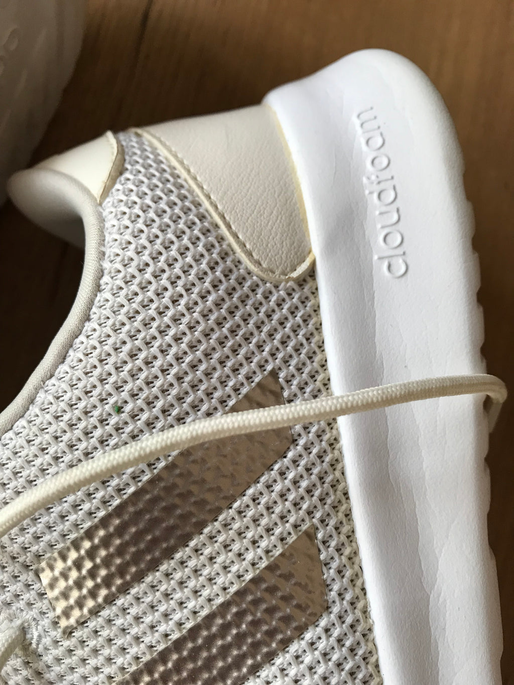 Adidas Cloudfoam sneakers white and gold /// size 8