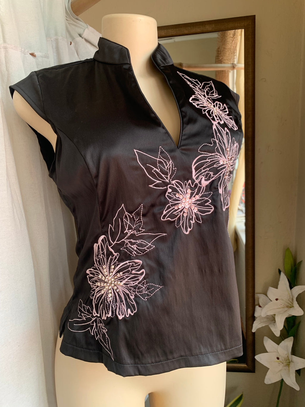 Oriental silky pink embroidery black top … Size 16 / L