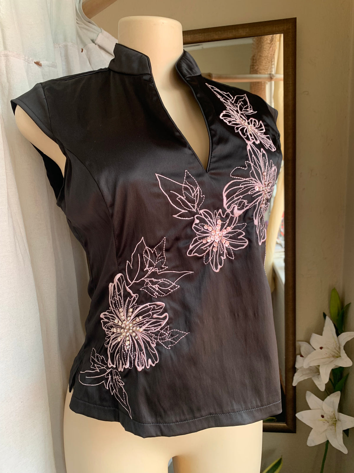 Oriental silky pink embroidery black top … Size 16 / L