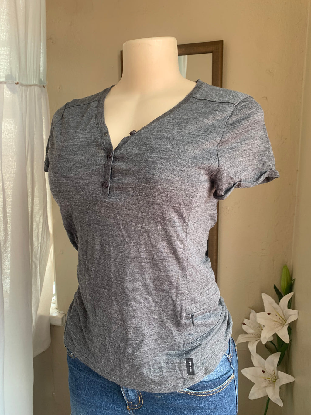 Charcoal grey active top with bottom down neckline … M
