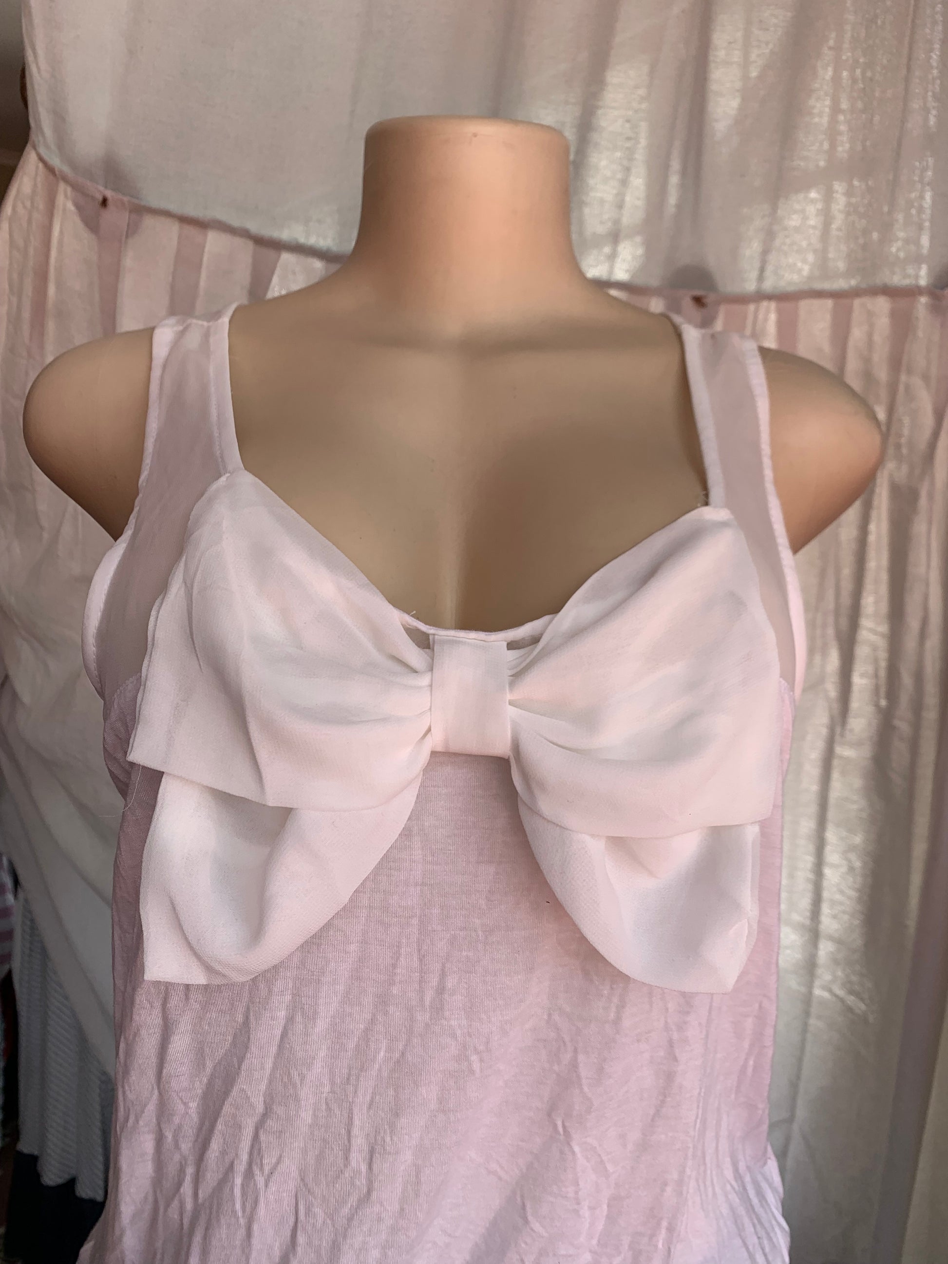 Big bow white slinky tank … Mlll