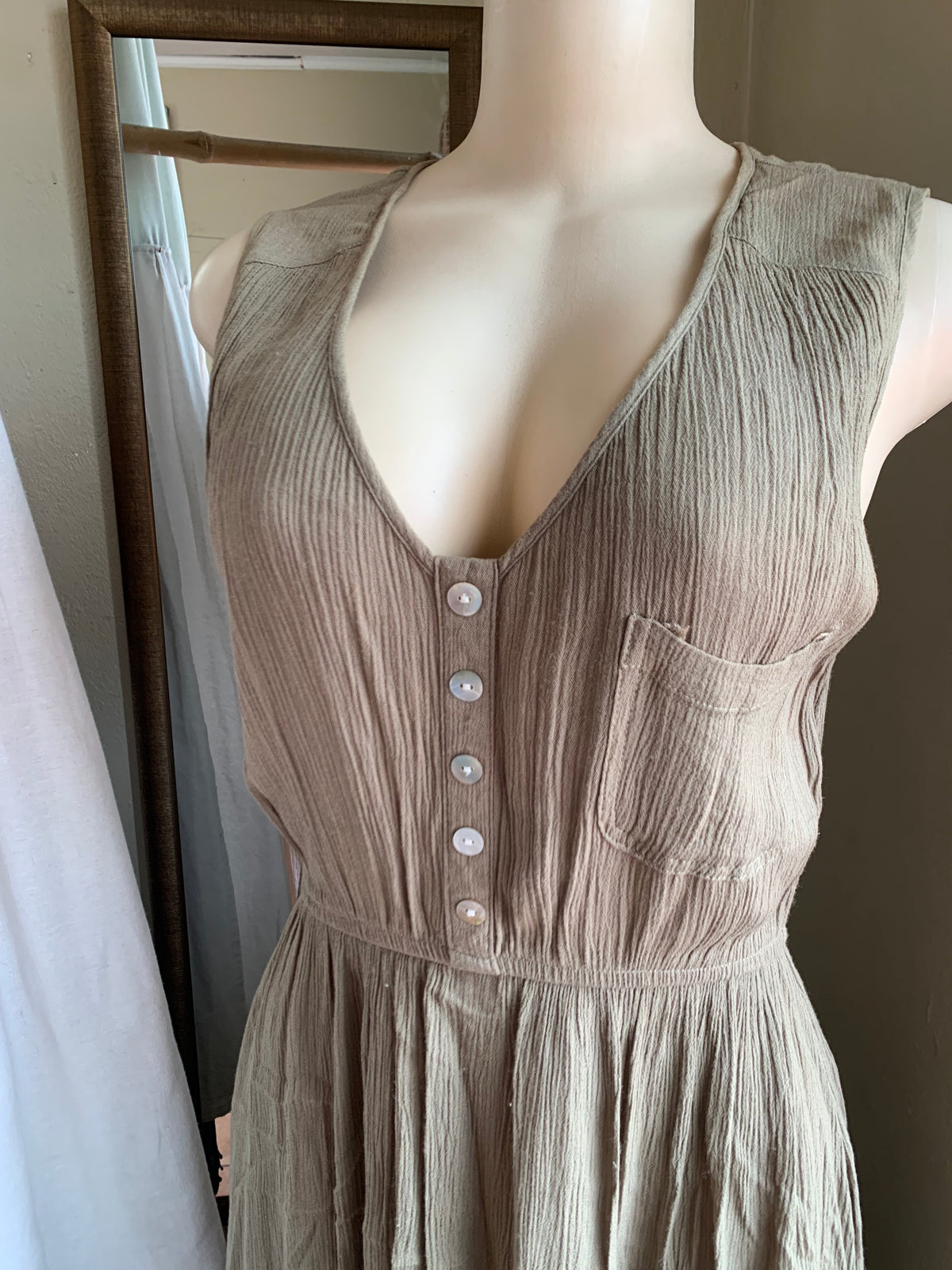 Cotton Army green Sleeveless midi crinkle dress (says Xs can fit up to M)