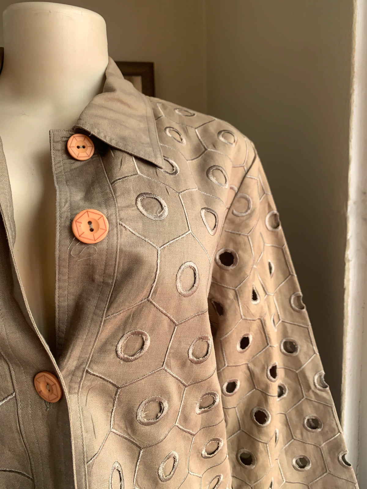 Vintage Olive green linen large eyelet shirt/jacket  >>> size 12 / M-L,,,