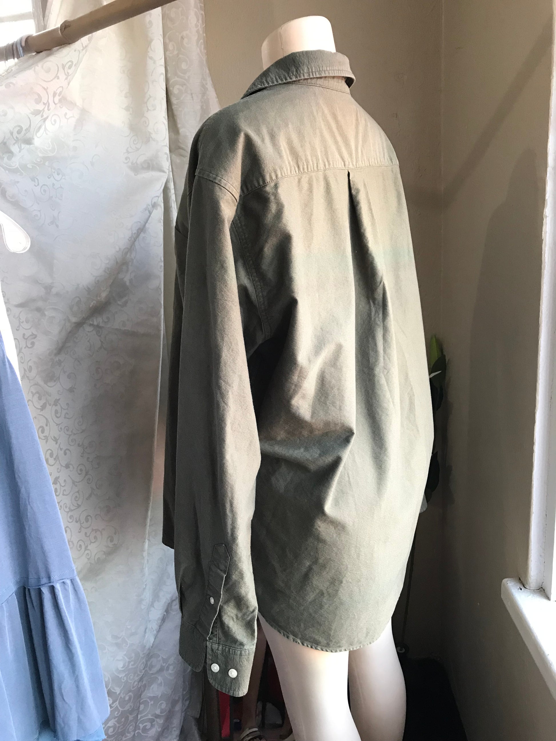 Old Navy Earth Green light denim button shirt mens . L