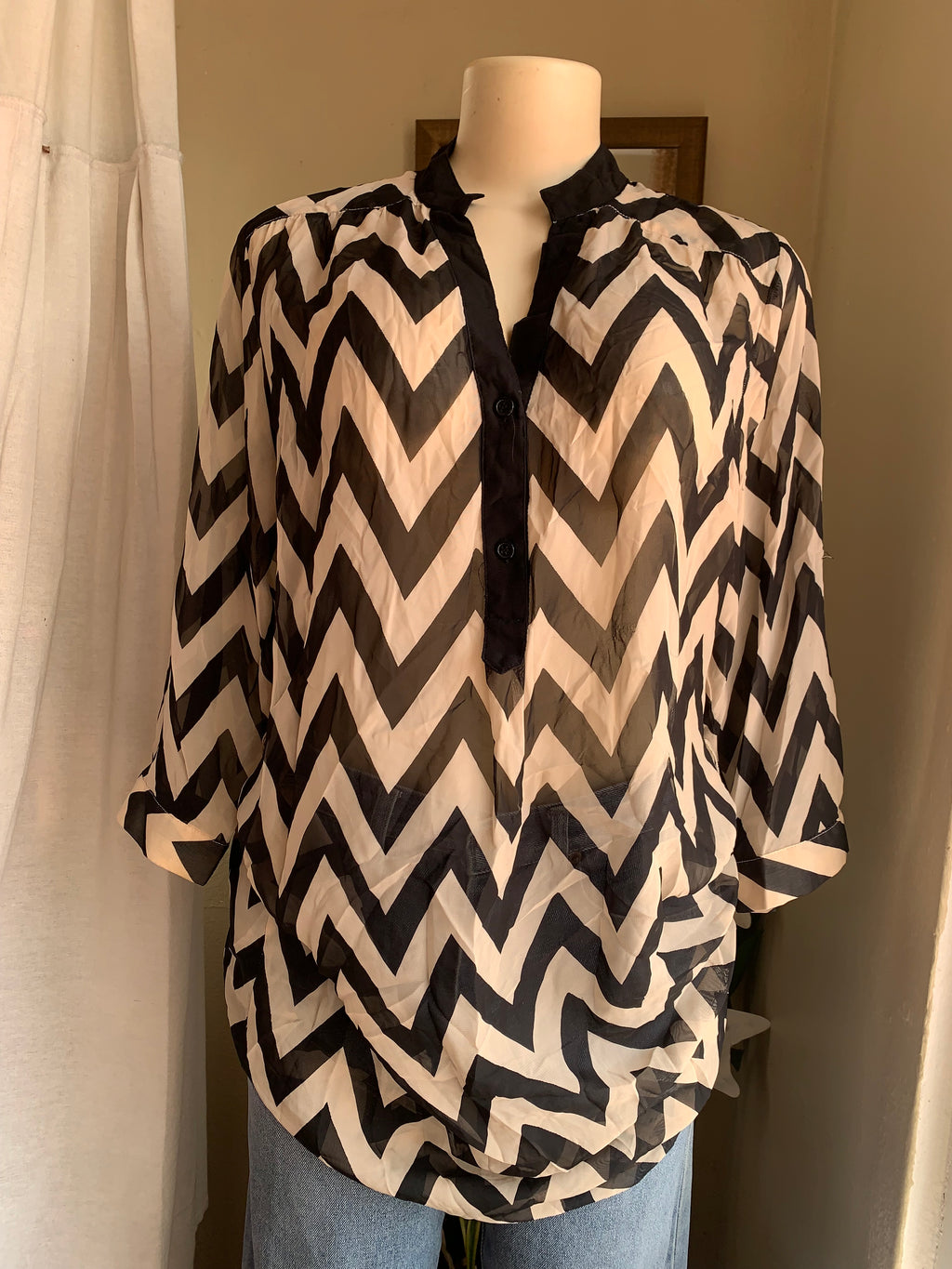 b&w sheer zigzag long sleeve blouse … M