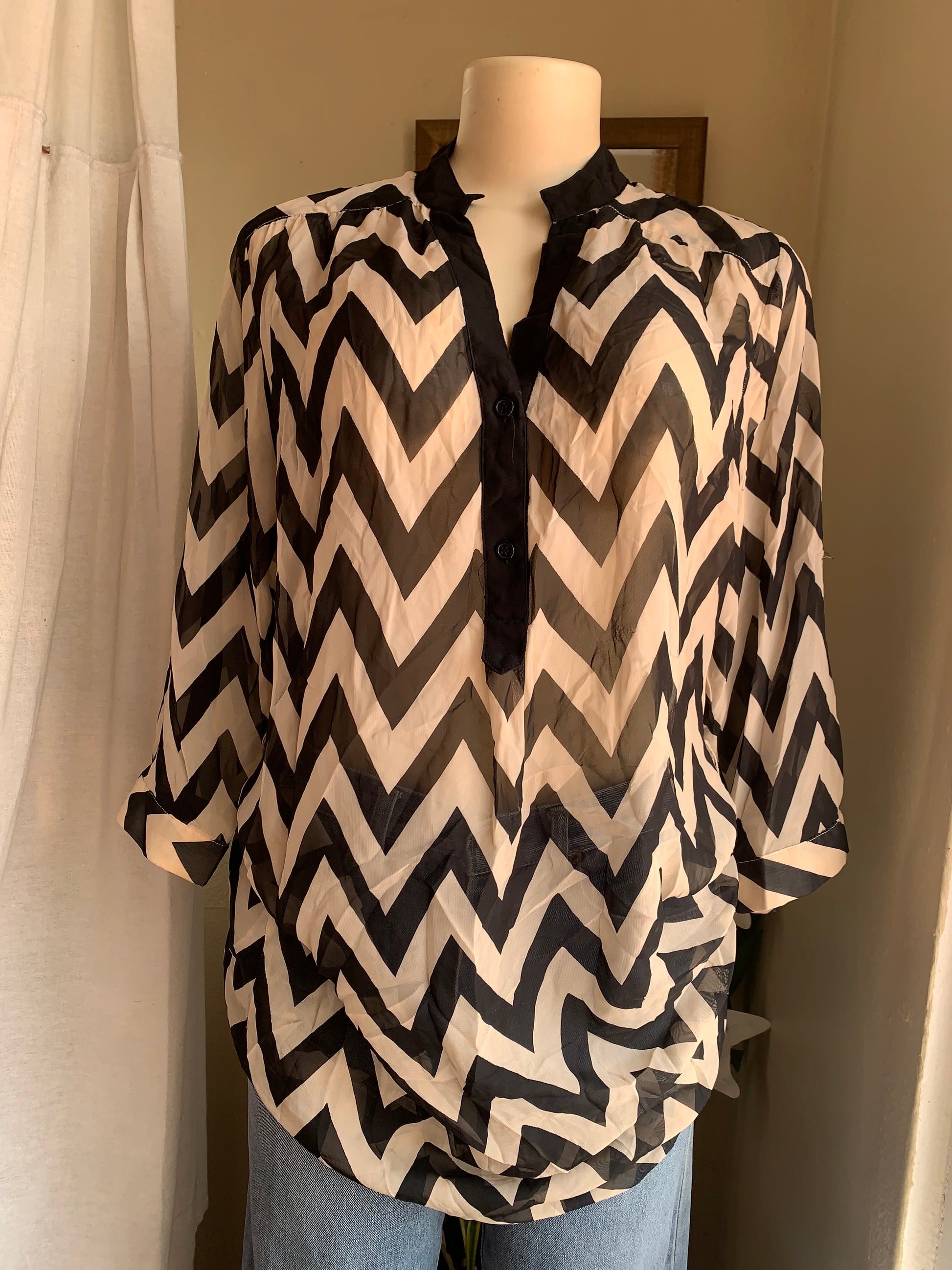 b&w sheer zigzag long sleeve blouse … M