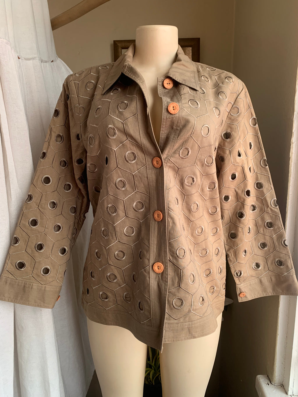 Vintage Olive green linen large eyelet shirt/jacket  >>> size 12 / M-L,,,