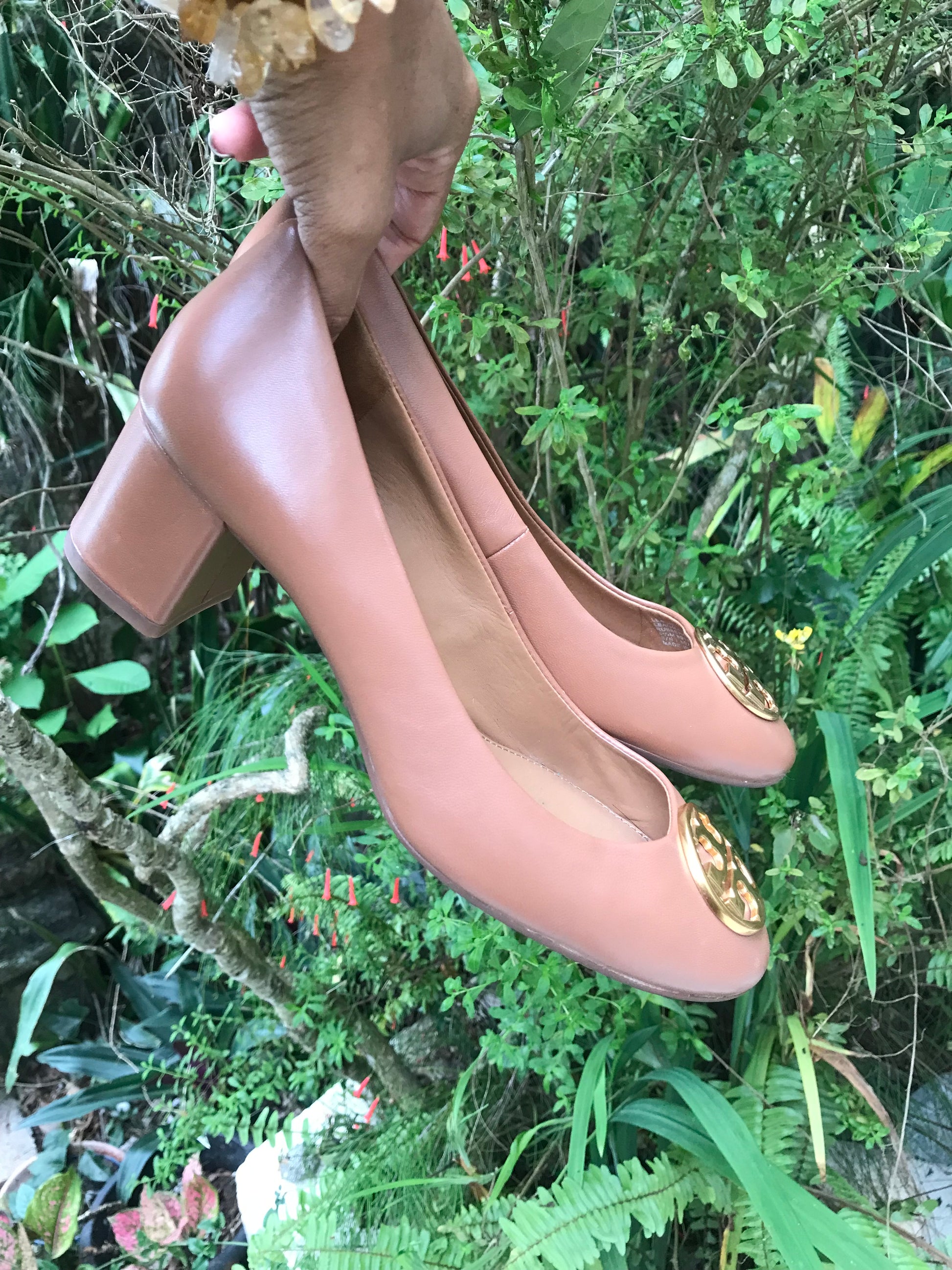 Tory Burch Chelsea Pumps *** Leather Heals cream ///
