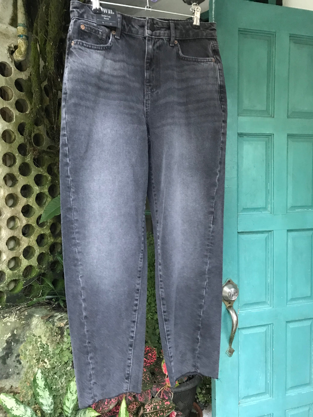 New Tag black mom jeans twist leg ::: w27