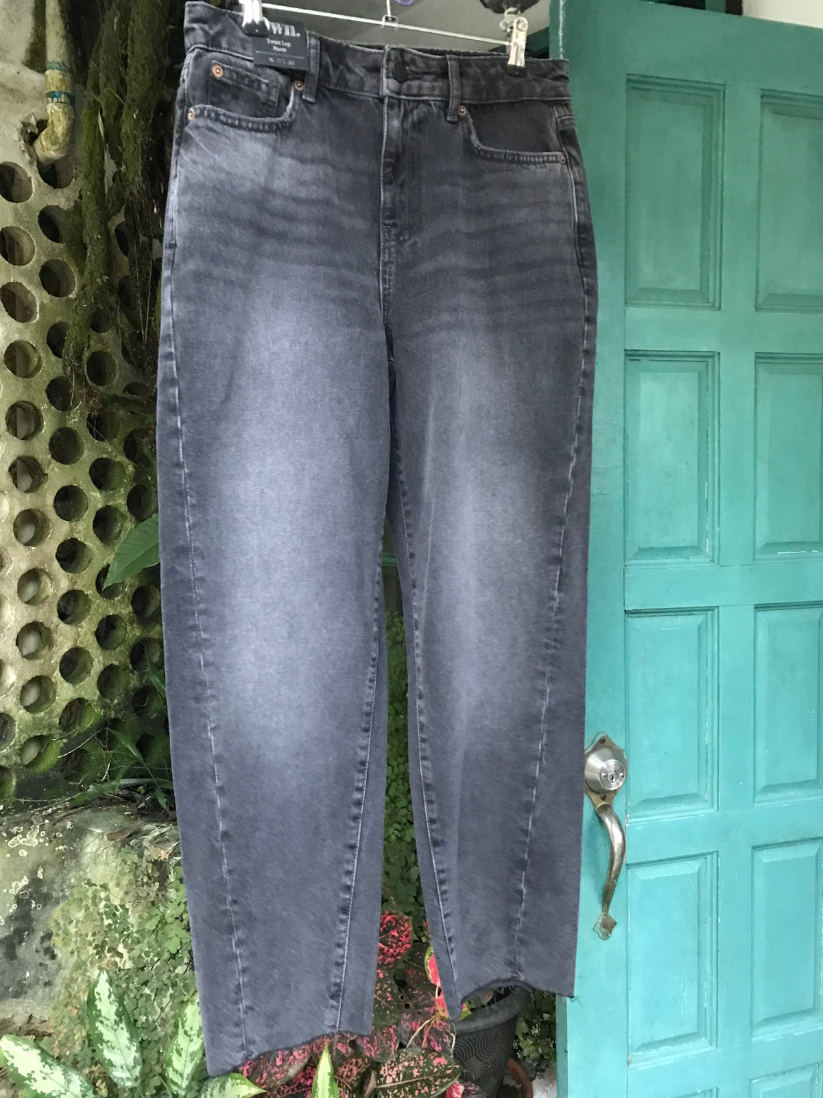 New Tag black mom jeans twist leg ::: w27