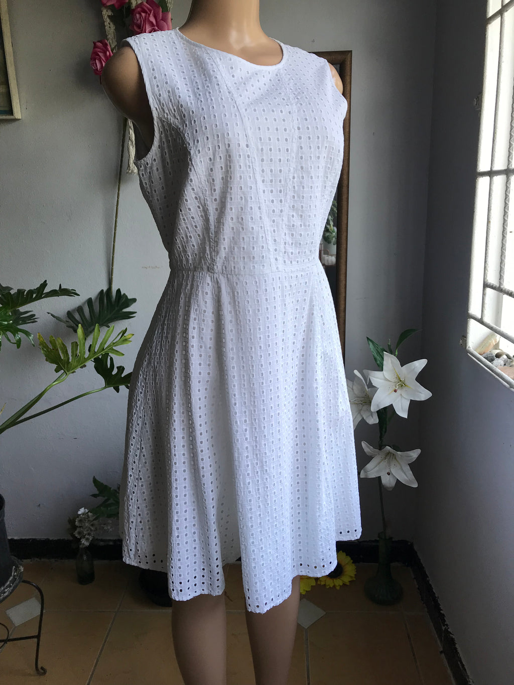100% cotton white eyelet babydoll dress sleeveless ,,, M/size 8