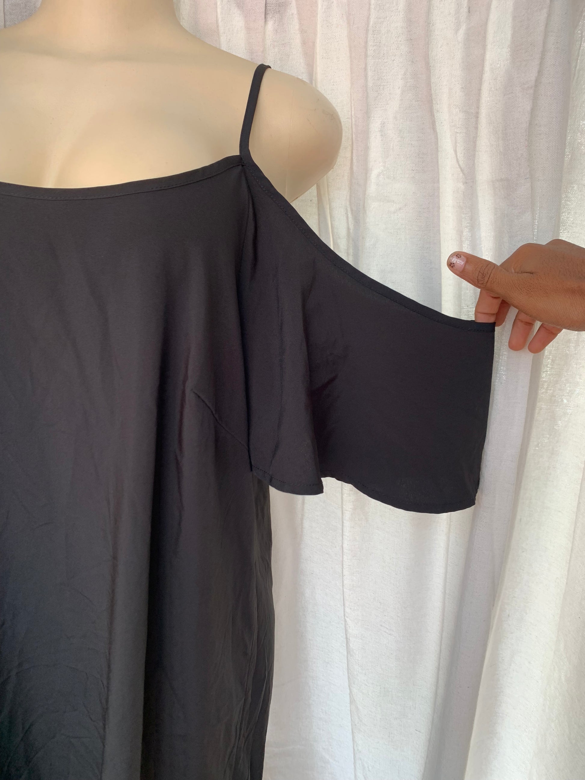 Black cold shoulder shift dress minimal L /xl