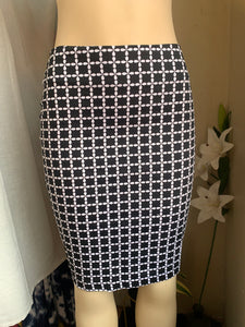 B+W patterned pencil skirt s