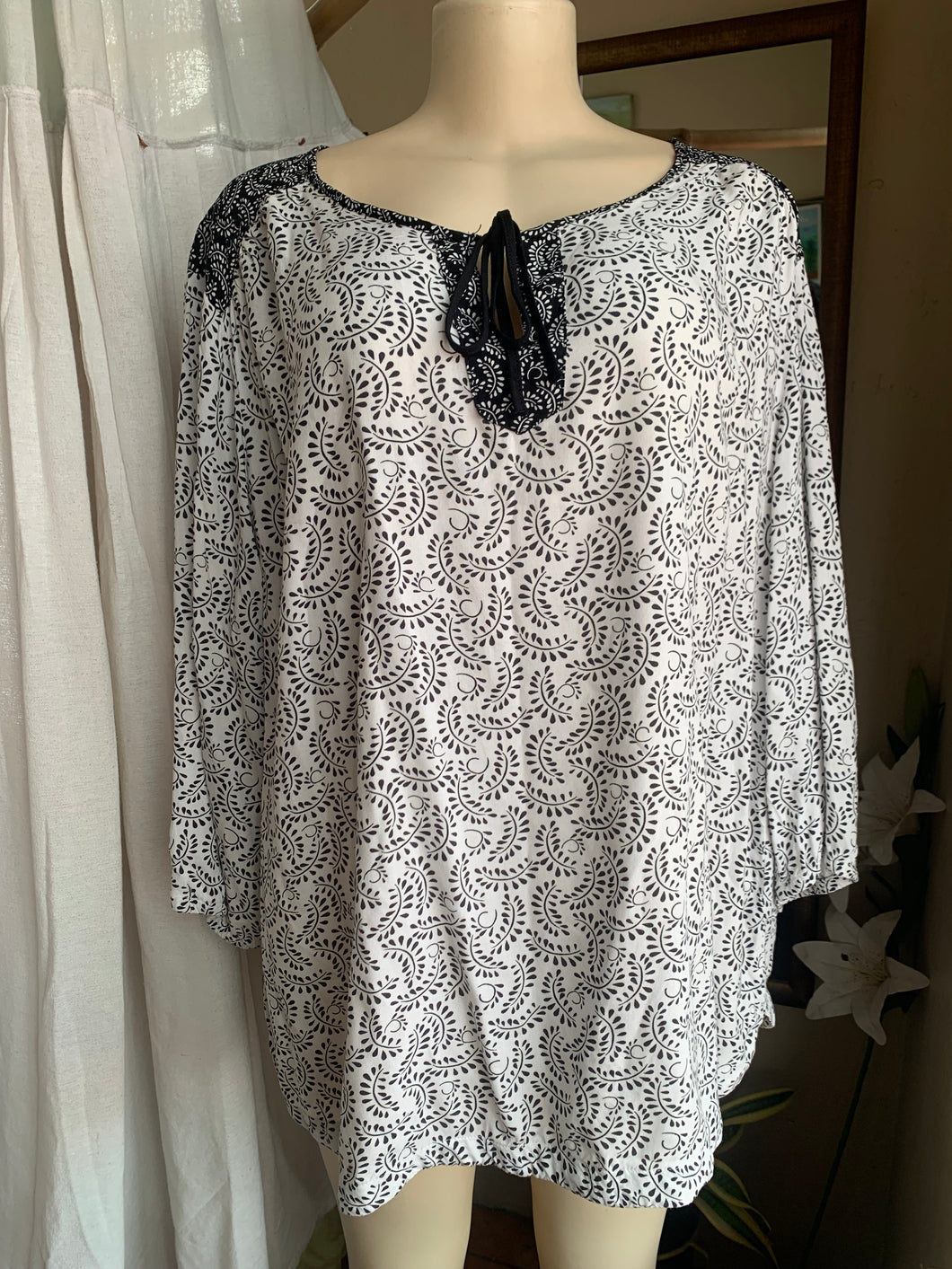 B+W leaf patterned tie top blouse …  /XL - 2X