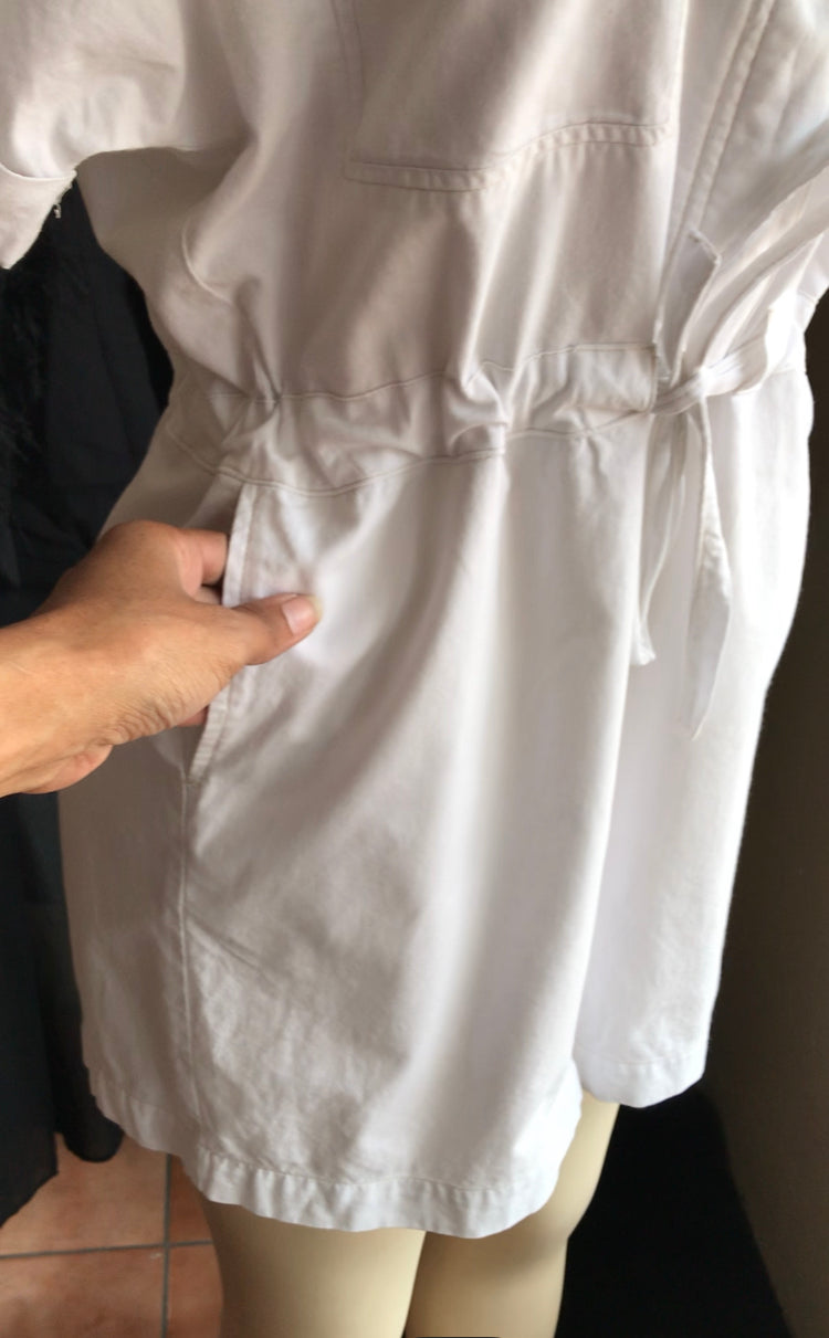 White cotton romper with Pockets and conceal buttons ~~~ M -L,,,