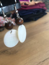 Load image into Gallery viewer, White shell circle pendant *** earrings
