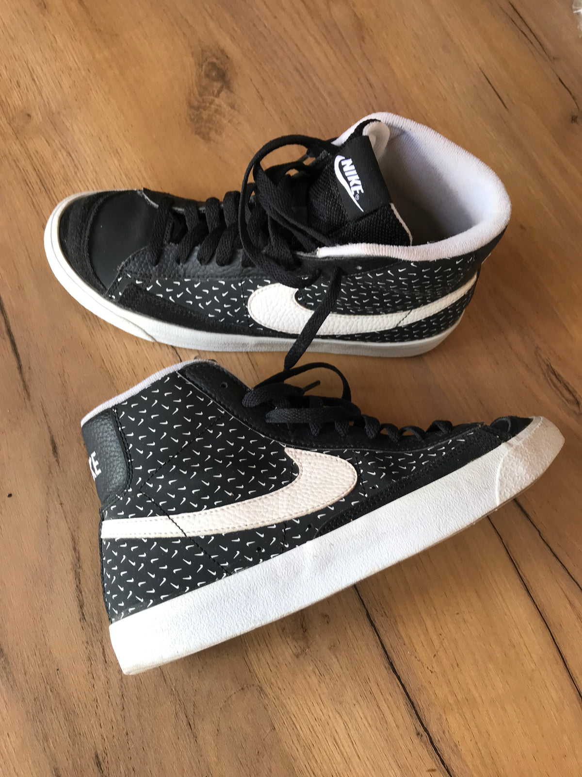 Nike SB B&W print high top sneaker /// size 7/8
