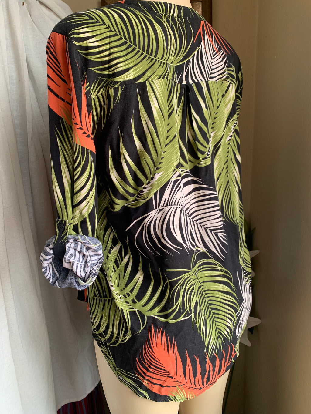 Palm Leaves black V neck shirt … XL