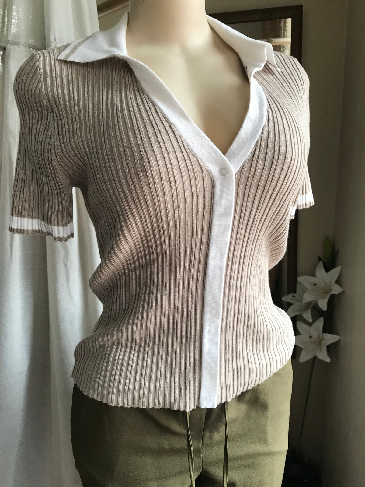 cream ribbed top collar ... m