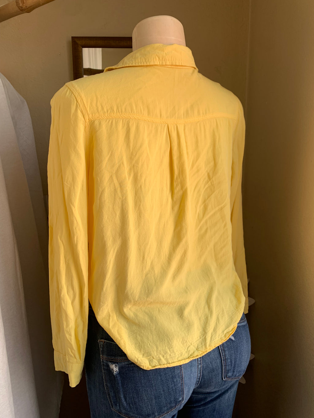 Slinky yellow button down … s/m