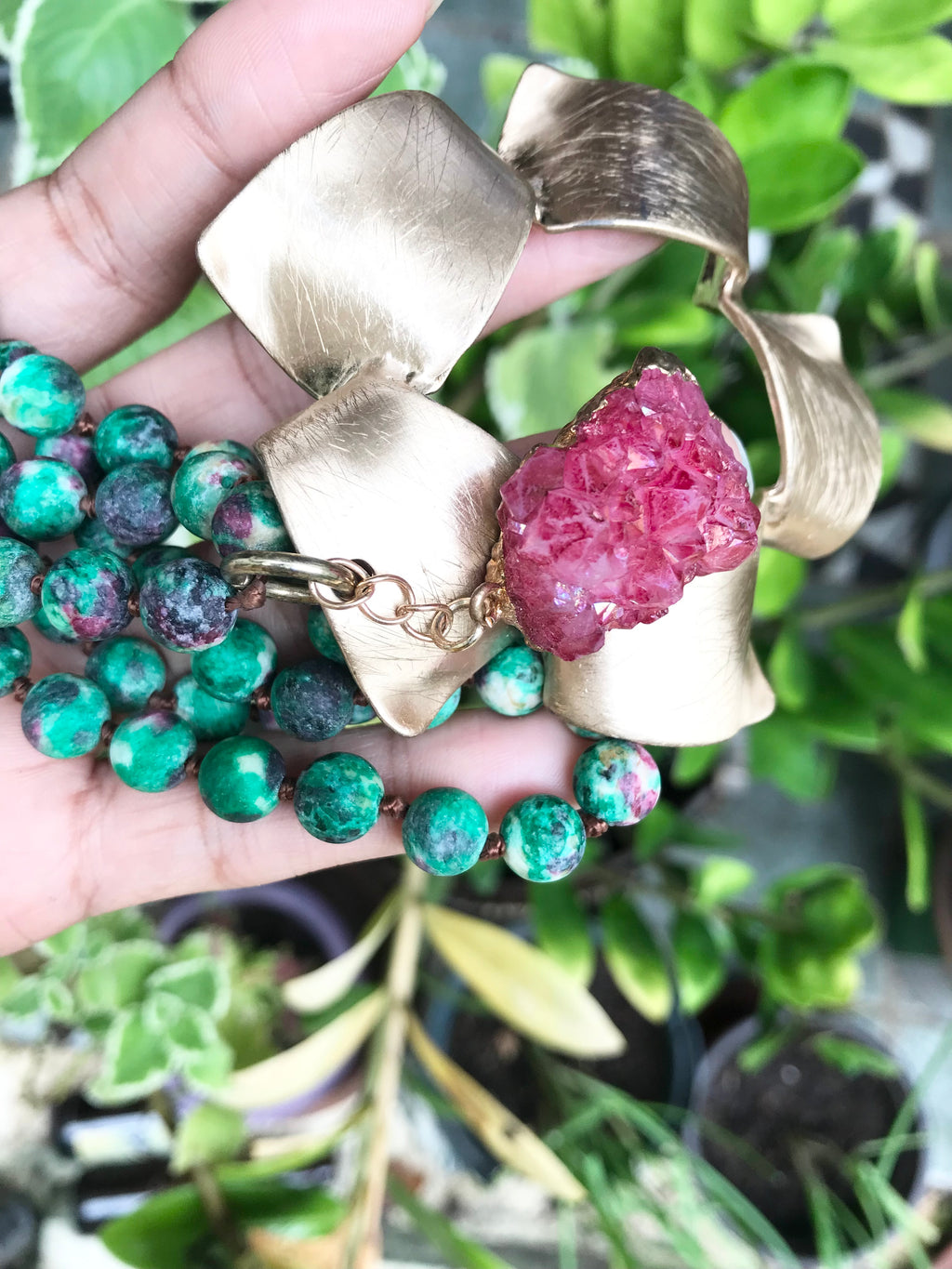 Long green and gold stone necklace *** pink geode