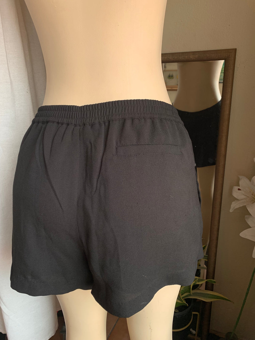 Tailored black shorts M