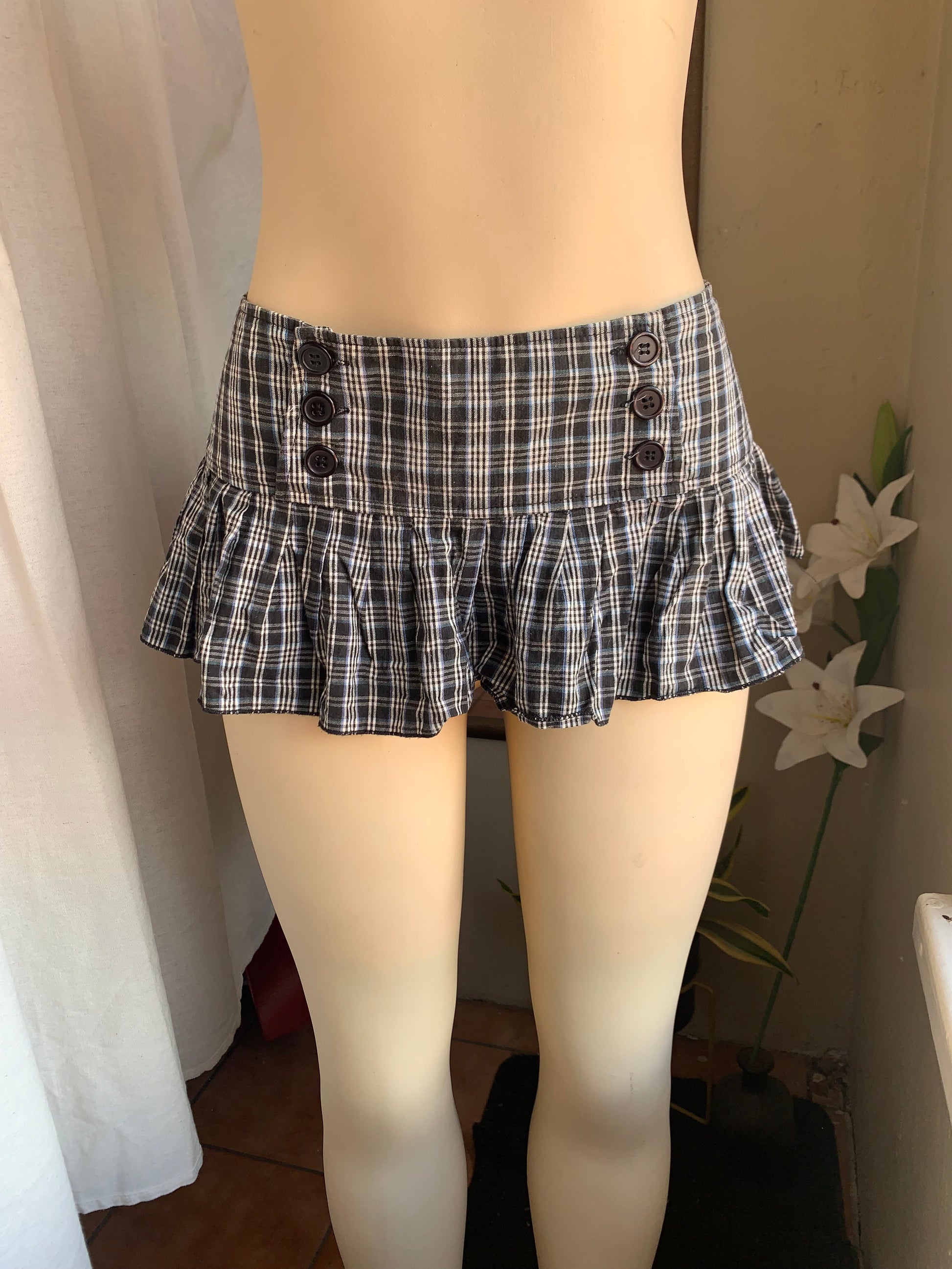 B+W preppy plaid micro fashion skirt 35 inches waist, no stretch