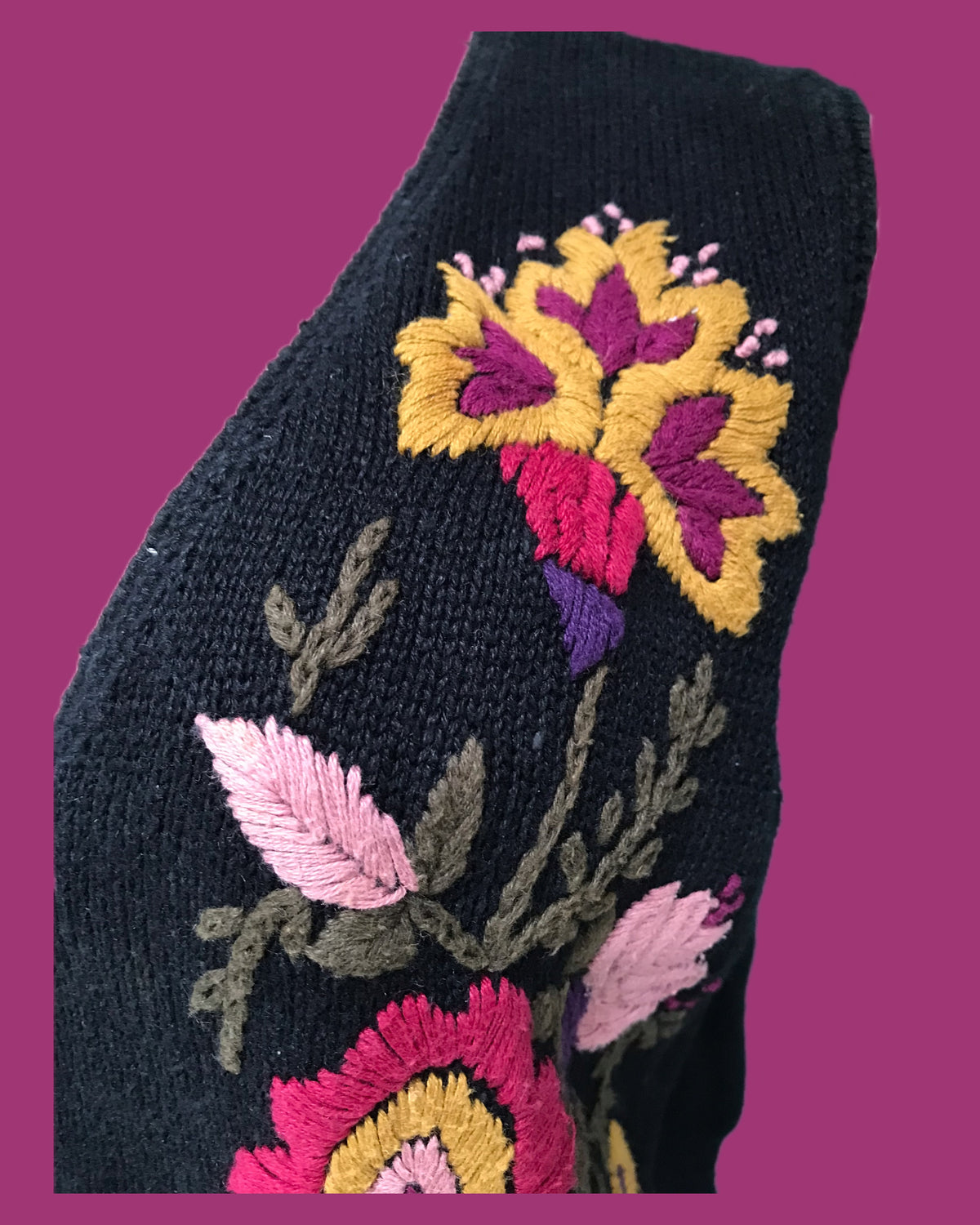 vintage black knit vest flower embroidery ^^^ M to L