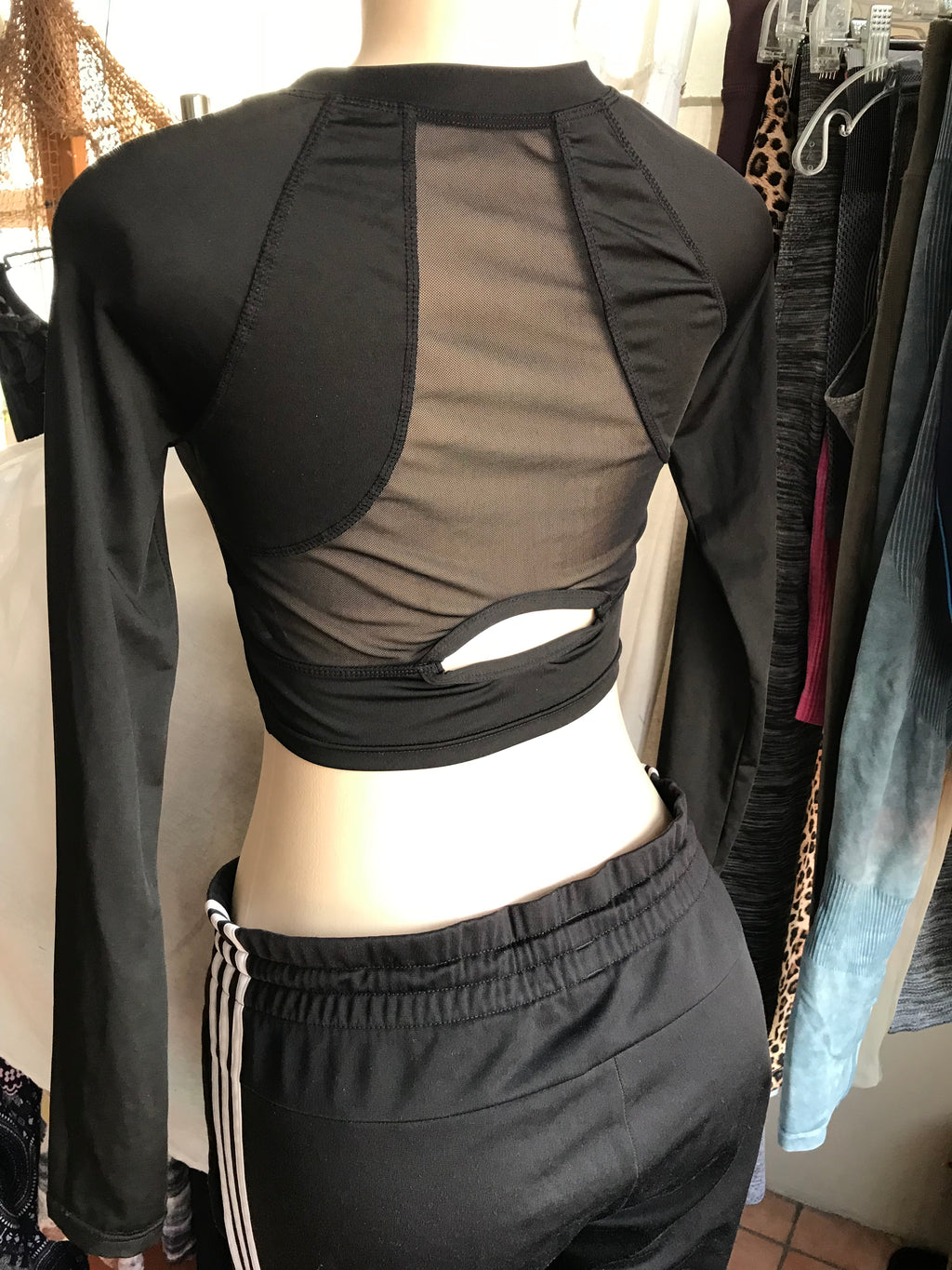 black exercise top long sleeve mesh back ::: s