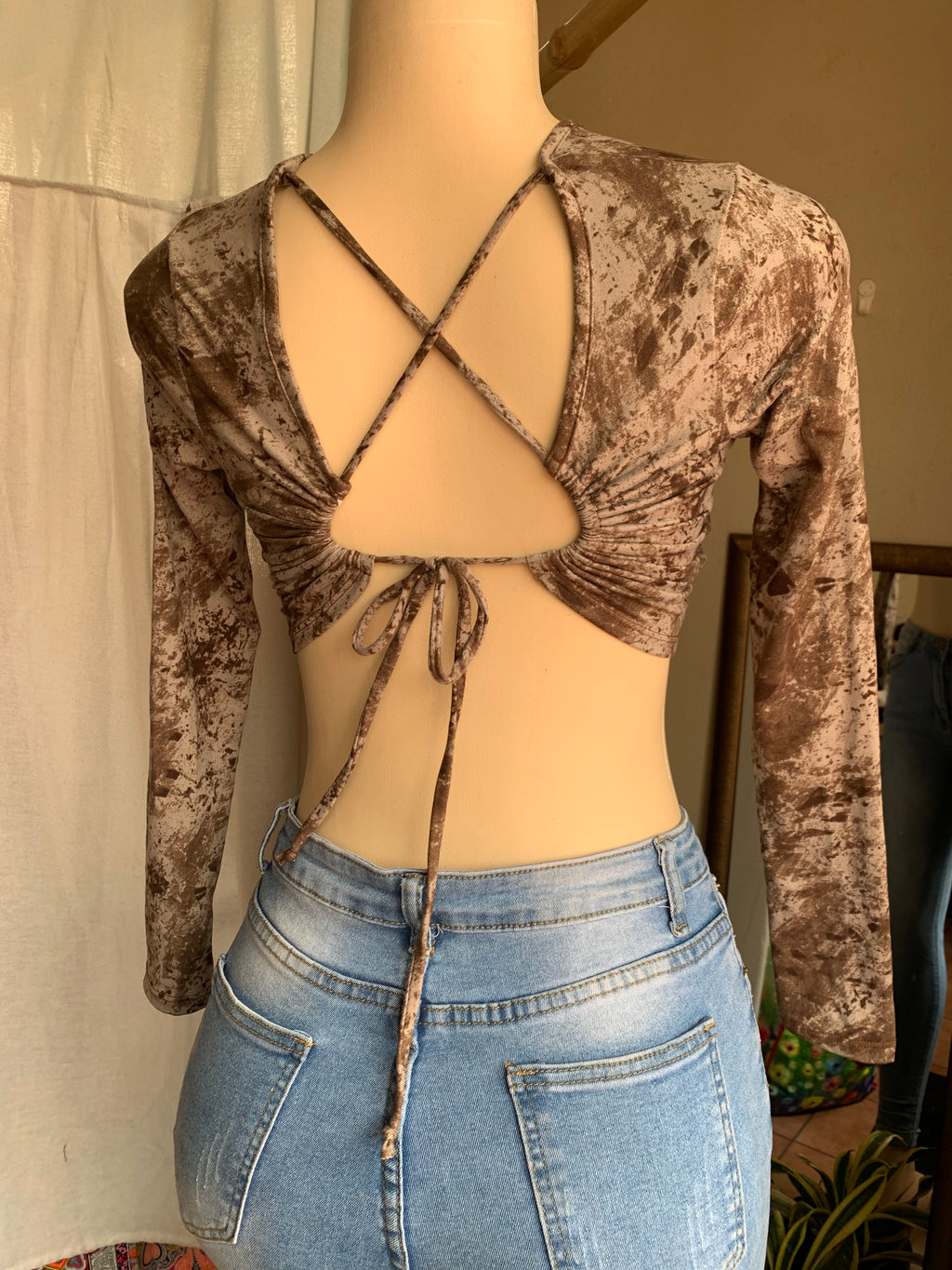 Long sleeve marbled green/brown crop top with tie back detail … Xs