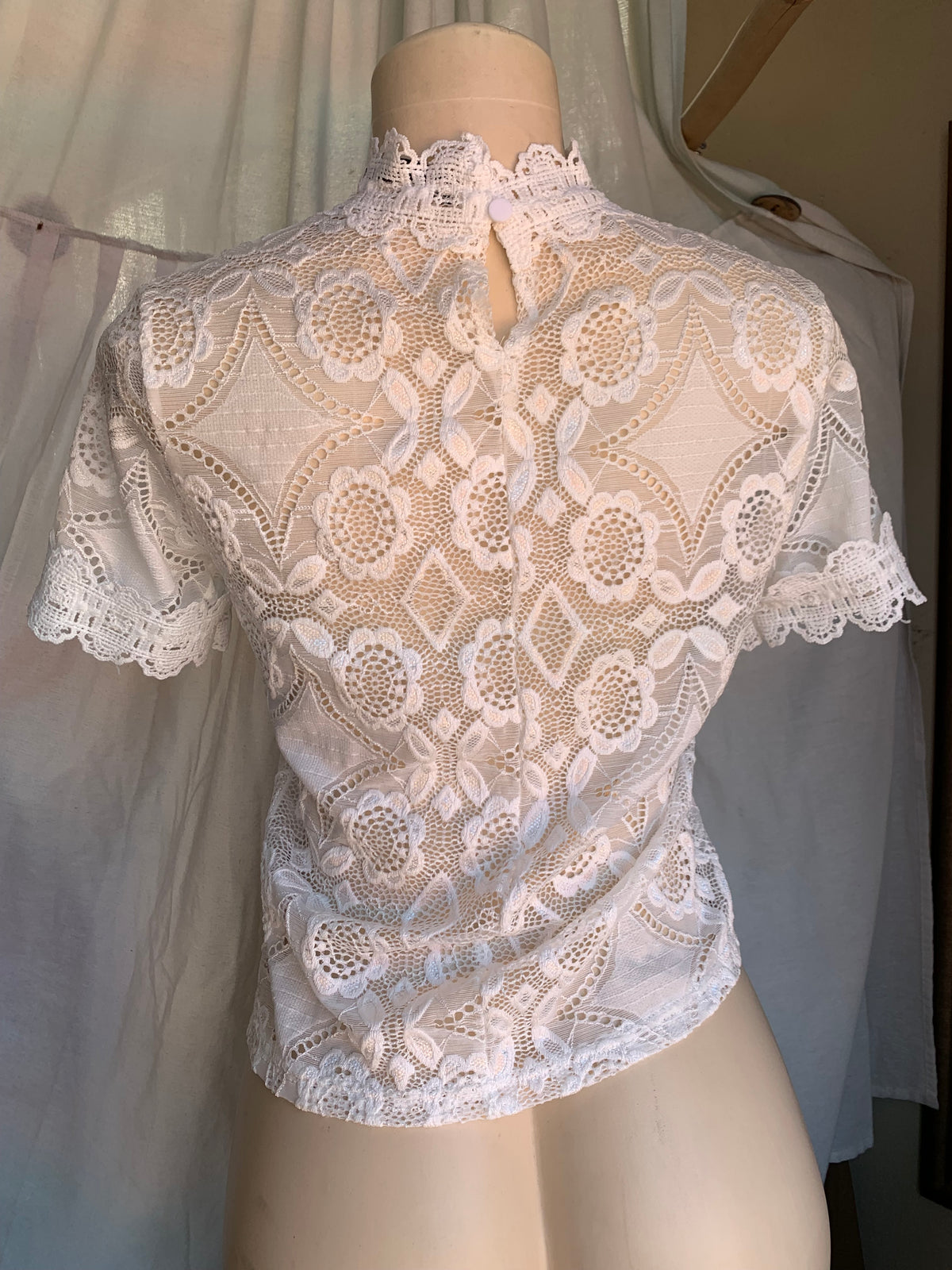 White stretchy lace high neck top … S
