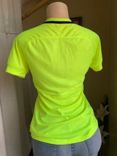 Load image into Gallery viewer, Sporty neon green/ yellow Nike active top … s ;;;
