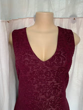 Load image into Gallery viewer, Burgundy floral sleeveless semi formal dress /Size 16 /XLlll
