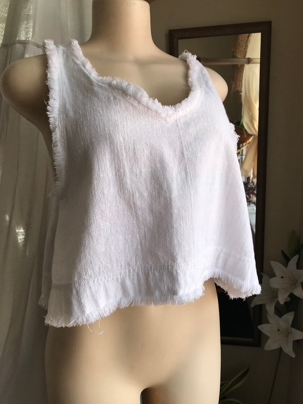 Organic white fringe crop top ... says s easily fits up to M / L ,,,