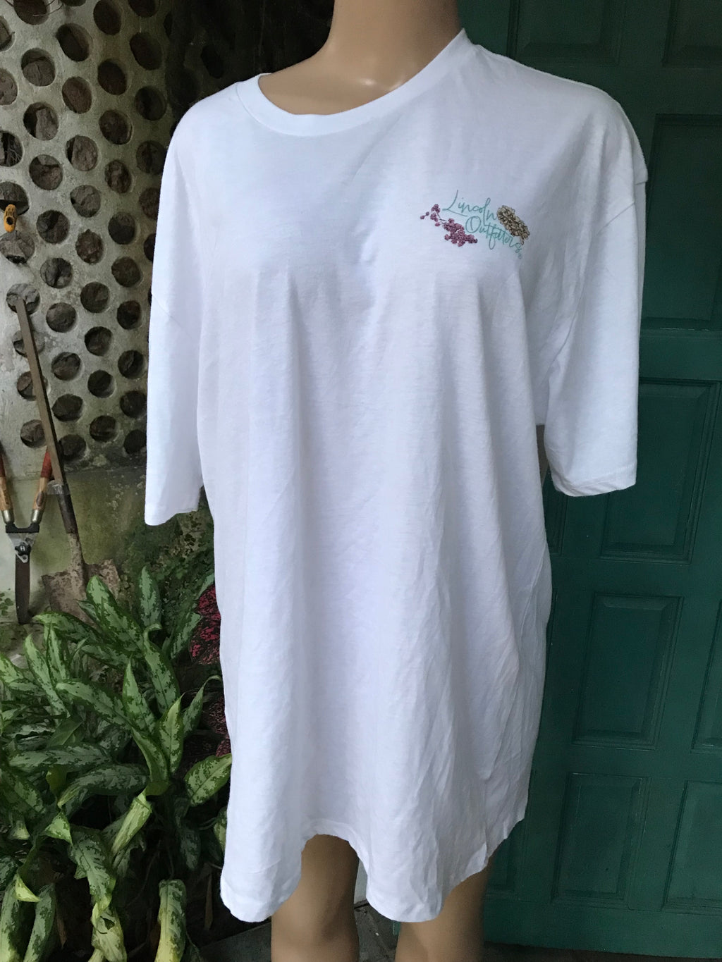 White spring time sunflower back graphic tee... /XL : 2x