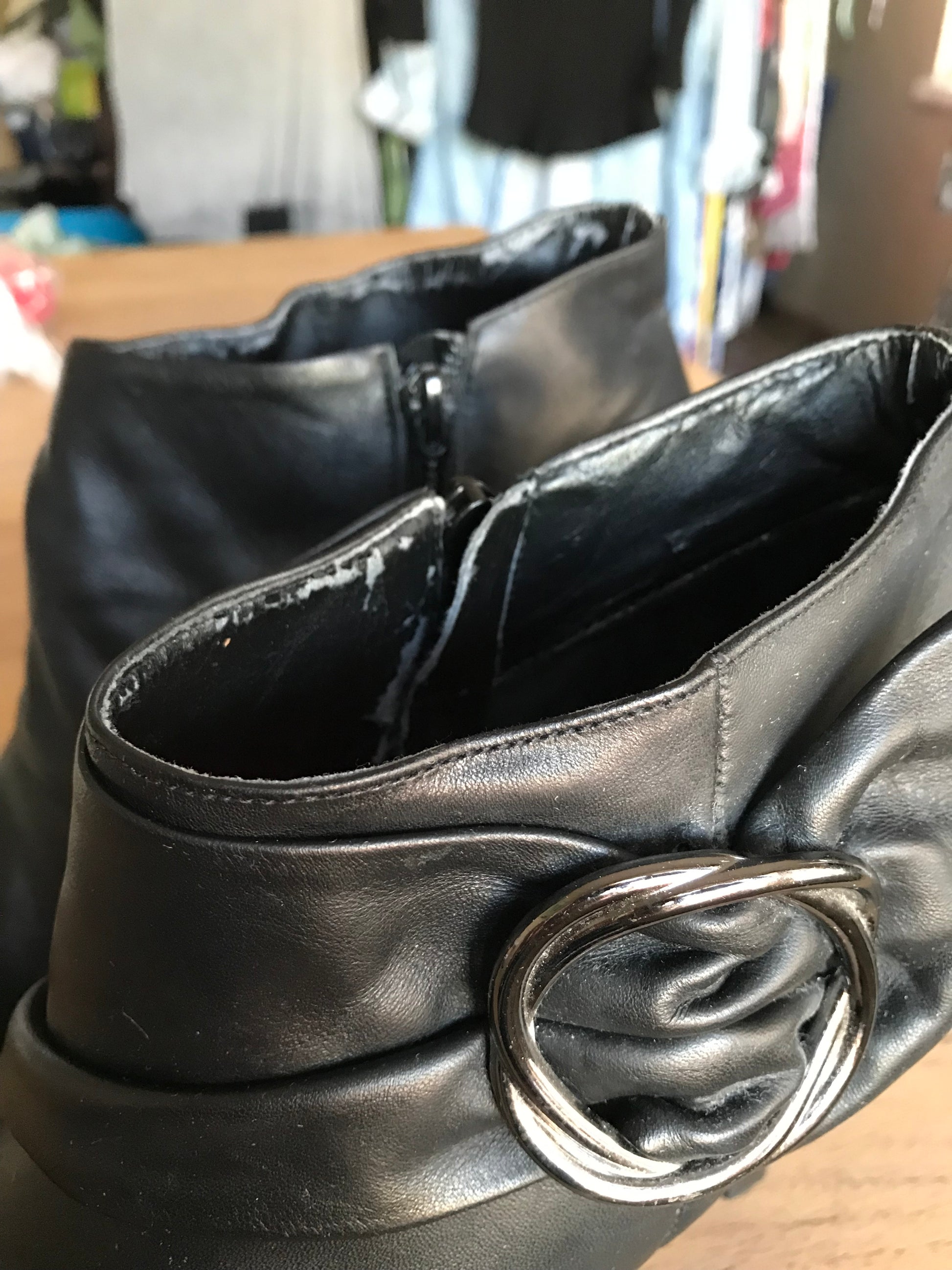 Black Leather boot with buckle size 8.5 ///
