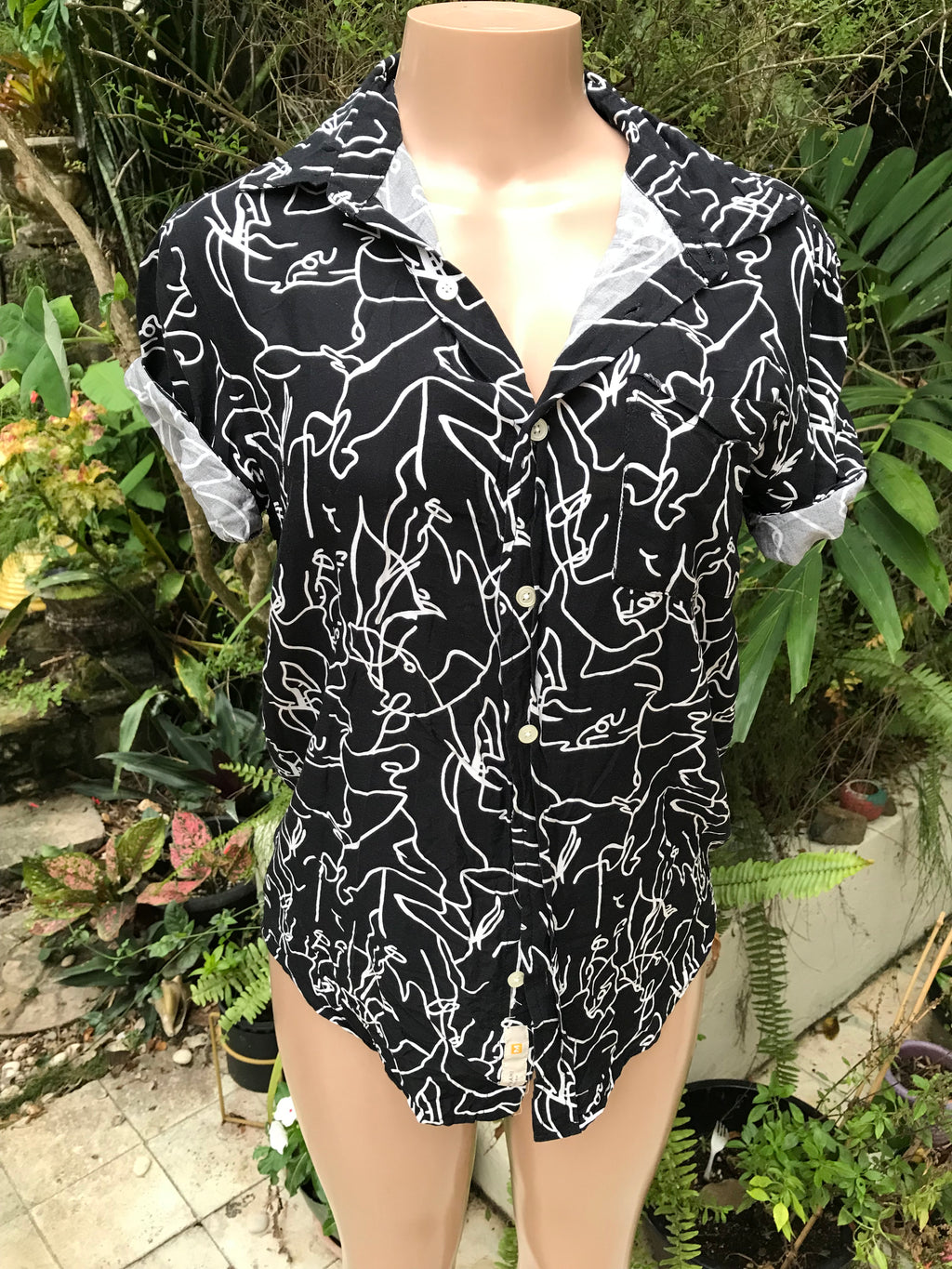 vintage black mens abstract faces button shirt ... mens s / womens m ^^^
